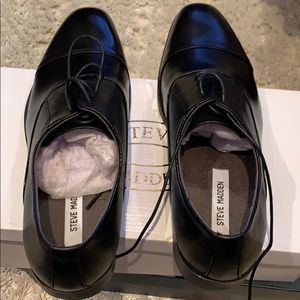Men’s black leather lace up dress shoes.